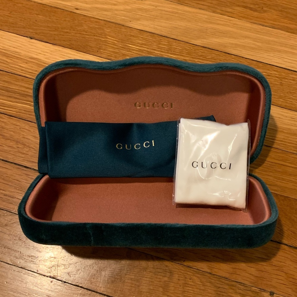 Gucci Sunglass case with soft drawstring bag and cleaning cloth